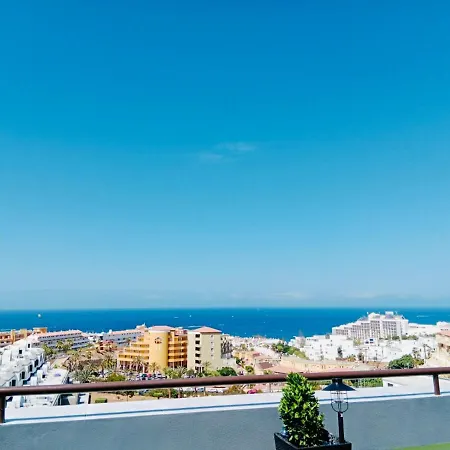 With Panoramic Ocean View And Pool Apartment *